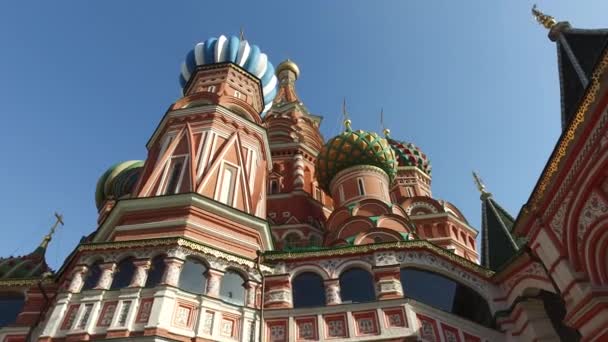 Basilikum-Kathedrale, Moskau, Russland. von 1555 bis 1561 auf Befehl von Zar Iwan dem Schrecklichen erbaut, um der Gefangennahme Kasans und Astrachans zu gedenken - Filmmaterial, Video