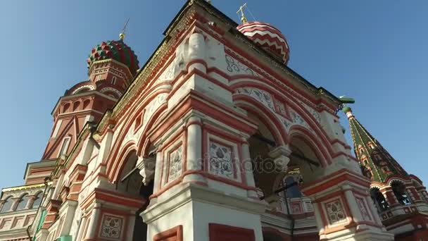 St. Basil's Cathedral, Moskou, Rusland. Gebouwd van 1555 tot 1561 volgorde van tsaar Ivan de verschrikkelijke ter herdenking van de verovering van Kazan en Astrachan - Video
