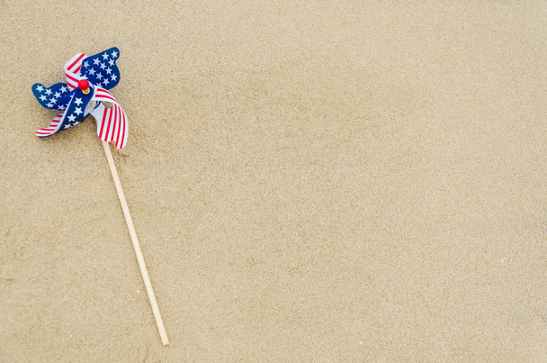 Патриотический фон США на песчаном пляже
 - Фото, изображение