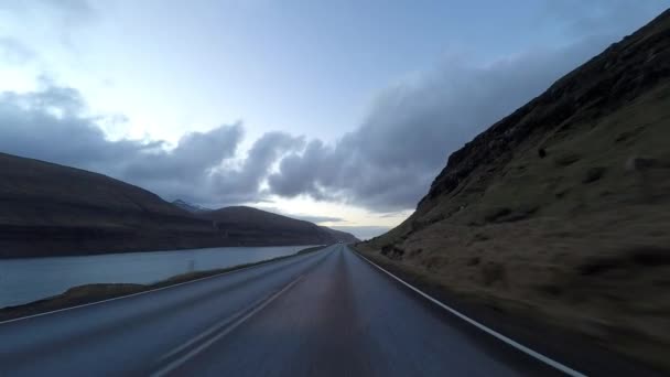 Mit dem Auto auf dem Land unterwegs  - Filmmaterial, Video