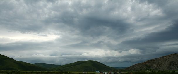 Dunkle Wolkenlandschaft - Foto, Bild