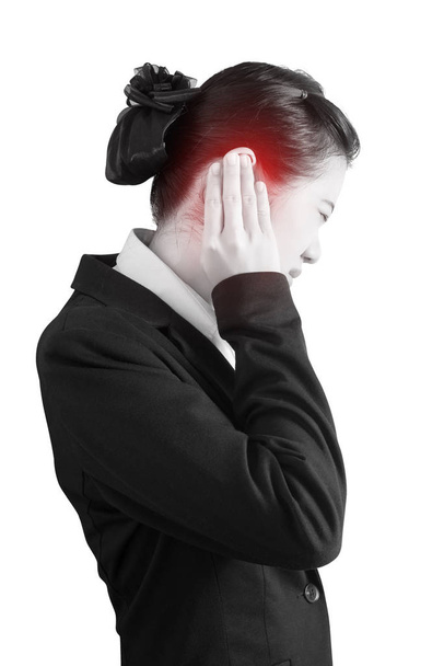 symptôme de douleur à l'oreille chez une femme d'affaires isolée sur fond blanc. Sentier de coupe sur fond blanc
. - Photo, image