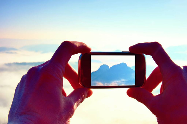 Inteligentnych telefonów komórkowych fotografii słoneczny krajobraz Gór Skalistych - Zdjęcie, obraz