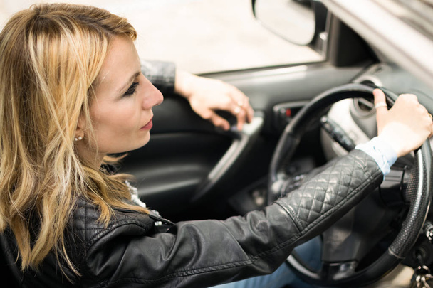 Woman driving car - Фото, изображение