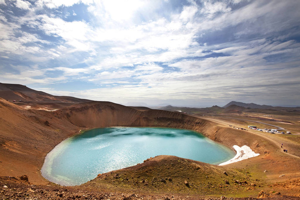 Lago del cráter geotérmico
 - Foto, Imagen