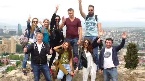 Група мандрівників на оглядовому в Тбілісі в Грузії - Кадри, відео