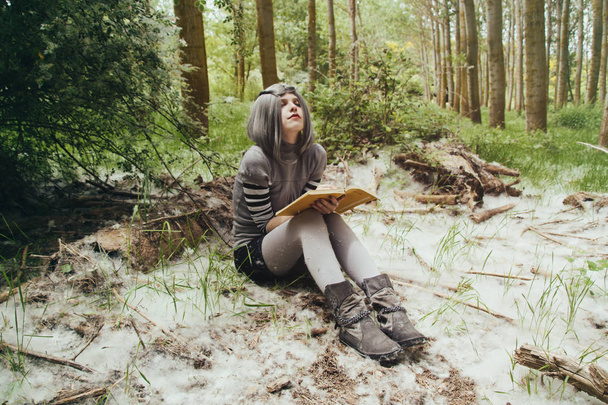 woman in forest reading book  - Valokuva, kuva