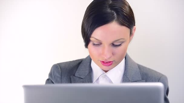 Attractive smiling young business woman using laptop - Záběry, video