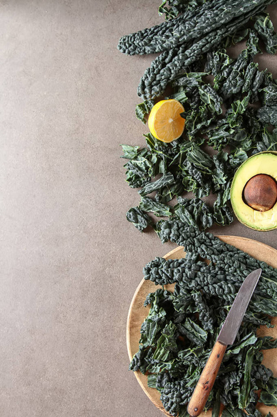 Fresh leaves of Kale salad with avocado, and lemon. Italian Cuis - Foto, imagen