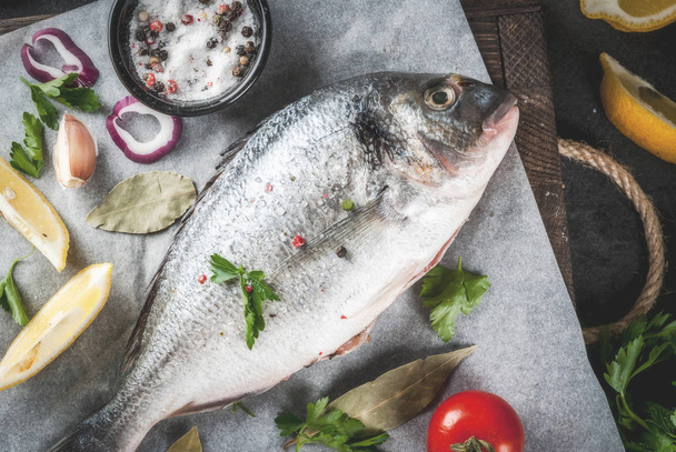 ドラド魚料理の食材 - 写真・画像