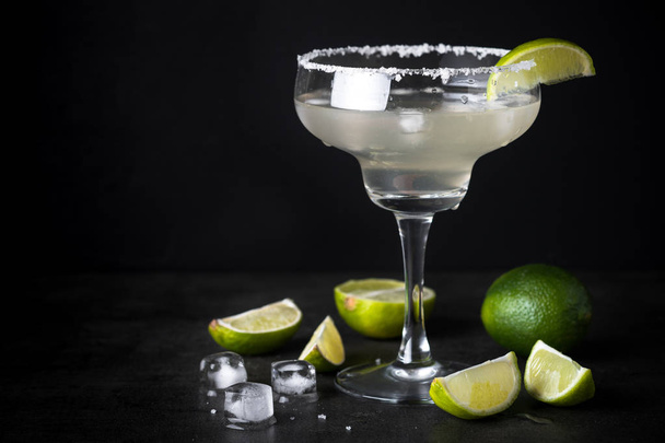 Margarita cocktail on black - 写真・画像
