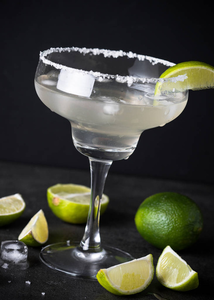 Margarita cocktail on black - Фото, зображення