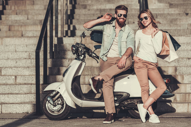 Couple en scooter
 - Photo, image