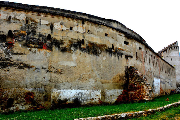 Linnoitettu keskiaikainen saksikirkko Codlea
 - Valokuva, kuva