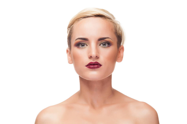 Beautiful woman with professional make up - Foto, afbeelding