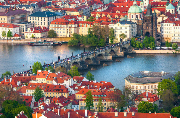 panoraamanäkymät Prahalle ja vltava joelle
 - Valokuva, kuva