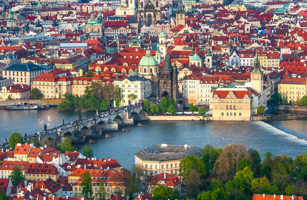vista panorámica sobre Praga y el río Moldava
 - Foto, imagen