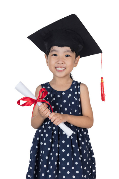 Asian Little Chinese girl wearing graduation cap and holding dip - Foto, afbeelding