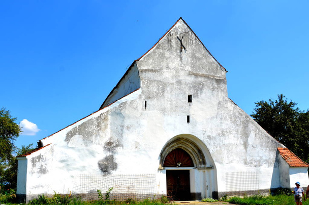 Antigua iglesia evangélica saxon medieval en Halmeag (Transilvania
) - Foto, imagen