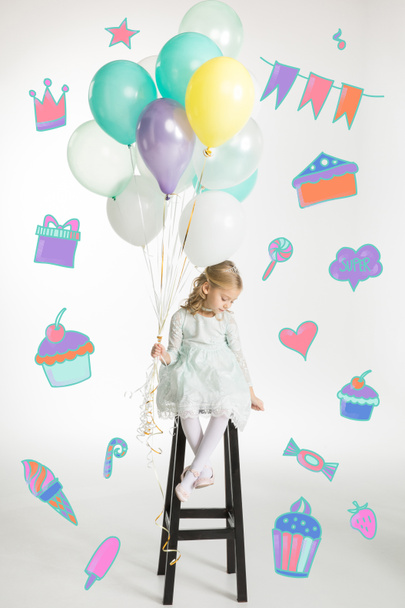 Chica con globos de aire
  - Foto, Imagen