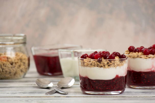 Muesli with jam and yogurt - Foto, immagini
