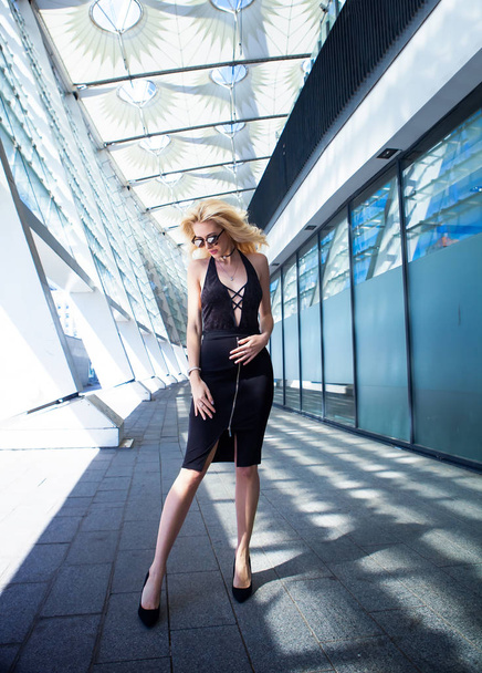 fashion, portret sexy blondes with long legs - Fotografie, Obrázek