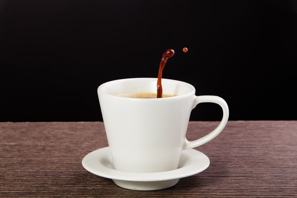 Coffee cup with splash - Фото, зображення
