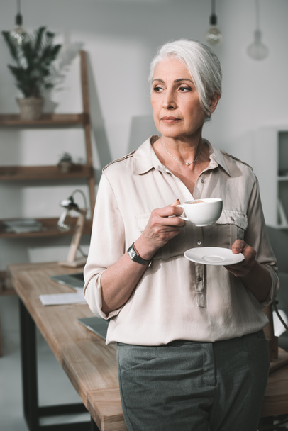 businesswoman with coffee at office - Fotografie, Obrázek