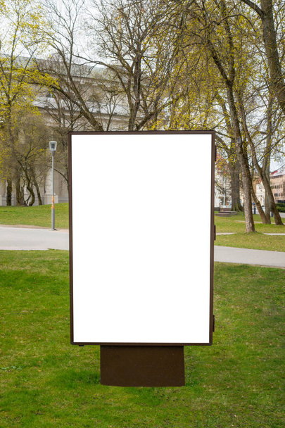 モックアップを作成します。空白屋外看板、屋外広告、都市の公共情報板 - 写真・画像