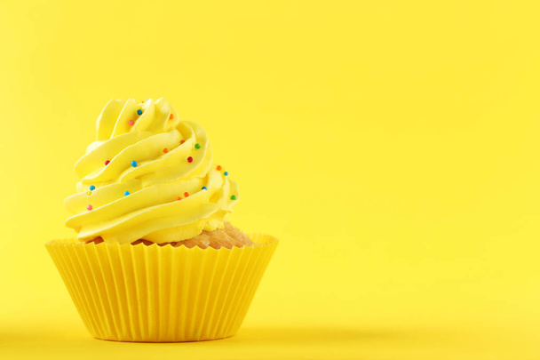 Tasty creamy cupcake - Fotó, kép