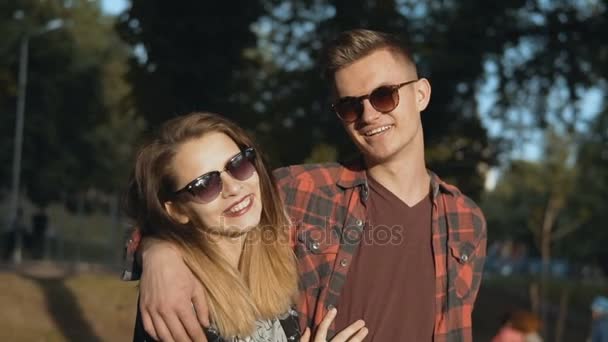 Hipster Couple in the Park - Video, Çekim