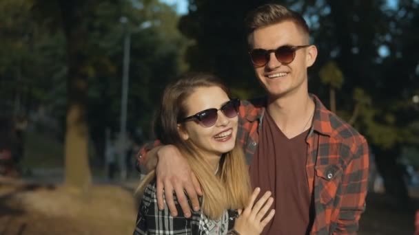 Hipster Couple in the Park - Video, Çekim