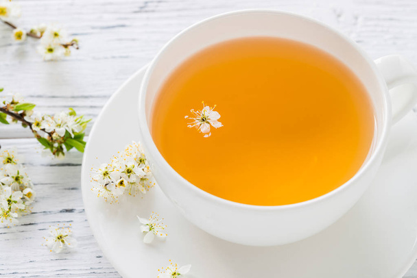 Čerstvé čaje s kvetoucí brunch - Fotografie, Obrázek