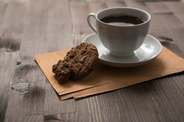 coffee cup and cookies on wooden table - Foto, immagini