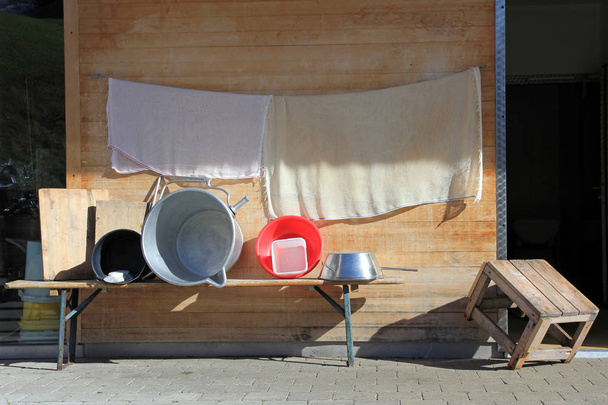 Чаши и полотенца для производства сыра
 - Фото, изображение