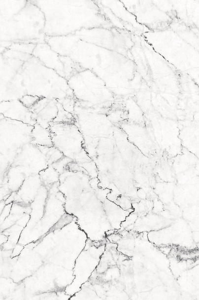 Textura bílého mramoru je bílá základna s jemně šedými žilami - Fotografie, Obrázek