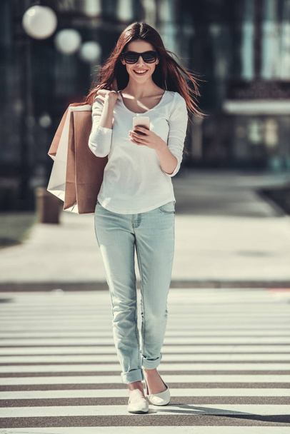 Girl doing shopping in city - Fotó, kép