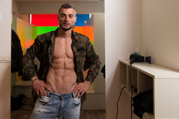 Adult Man In Locker Room Changes Clothings - Foto, afbeelding