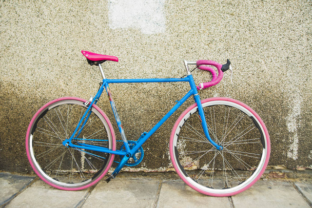 Old hipster blue bike  - Foto, imagen