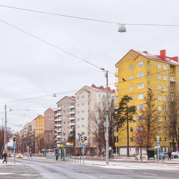 Casas coloridas na rua em Helsinki, Finlândia
 - Foto, Imagem