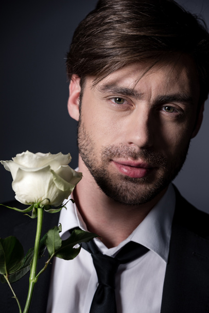 young man in suit with white rose - Foto, imagen