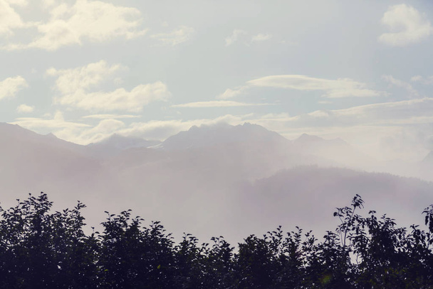 Montañas pintorescas de Alaska
  - Foto, imagen