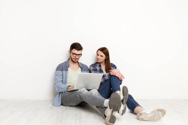 Couple choosing furniture online for new home - Foto, afbeelding
