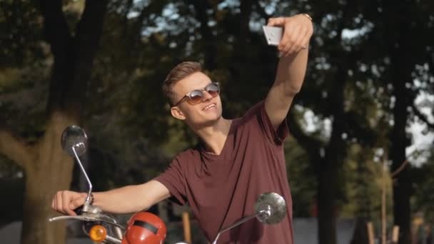 Biker Mekes Selfie - Video
