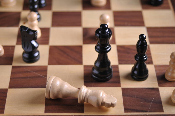 Chess pieces on the board - Foto, imagen