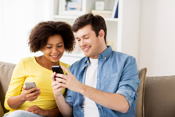 happy couple with smartphones at home - Foto, Imagem