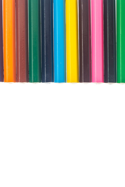 linea di matite colorate su sfondo bianco
 - Foto, immagini