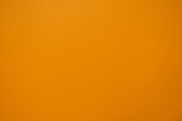 オレンジ色の漆喰壁の背景の水平方向のテクスチャ - 写真・画像
