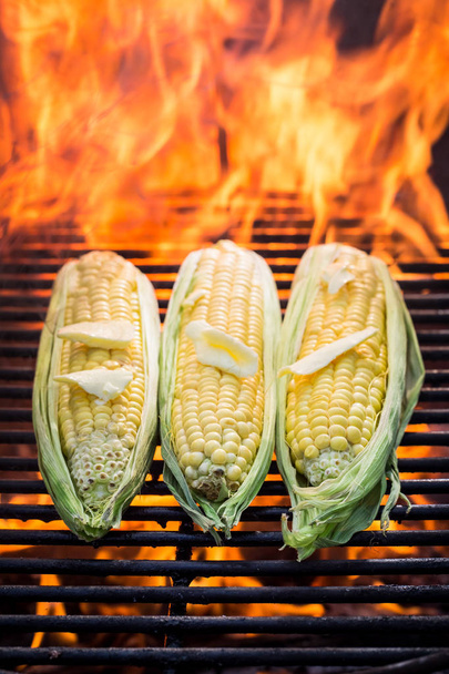 Tasty corn with butter and salt on grill - Foto, Imagen