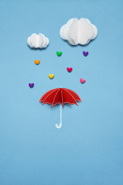 Umbrella with hearts raining down - Valokuva, kuva